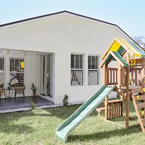 Bohemian Escape - 7 Min To The Beach, Bbq Grill, Playground Clearwater